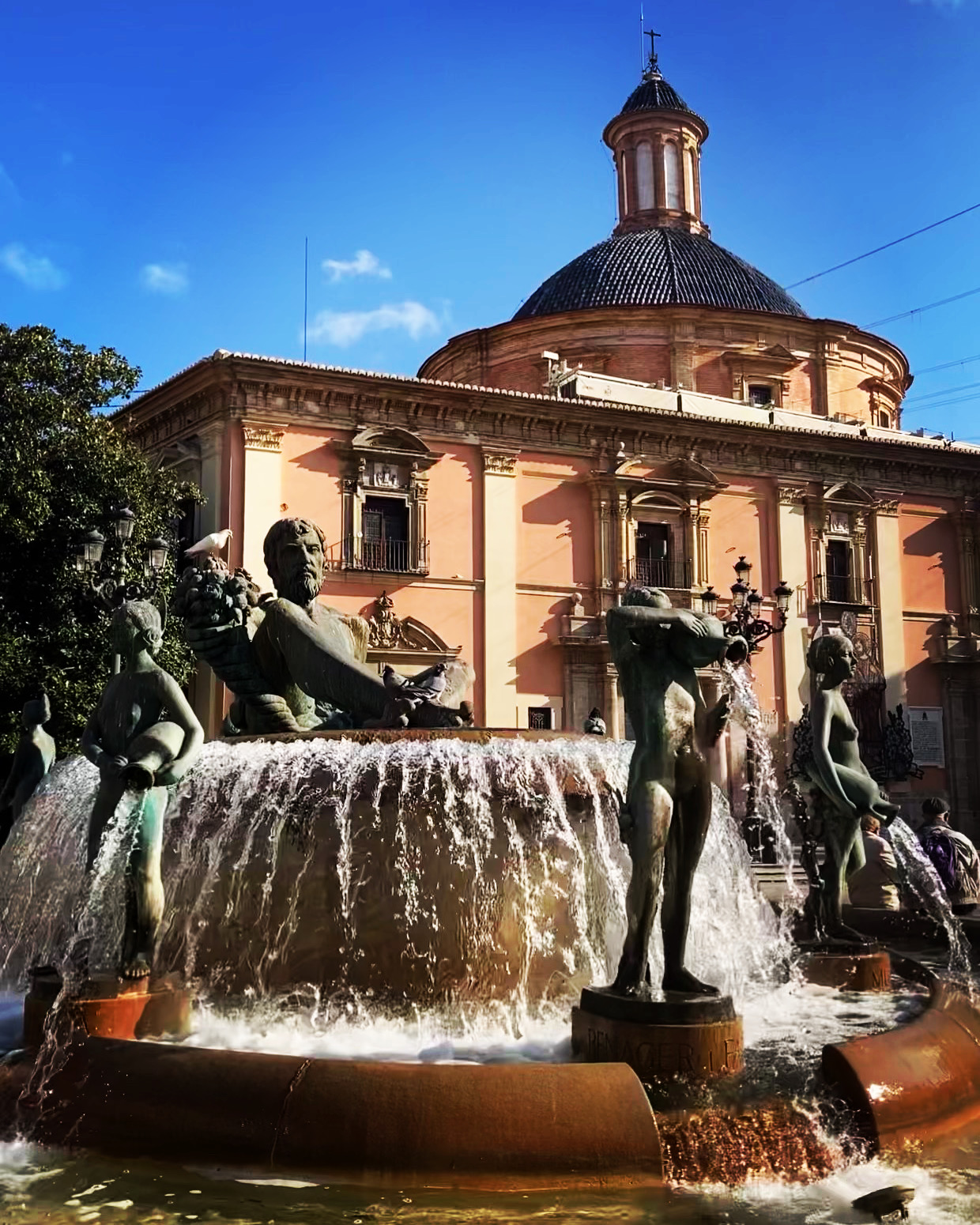 Valencia News: Protests Continue, Millions Discovered, and a Sports Hero Comes Home