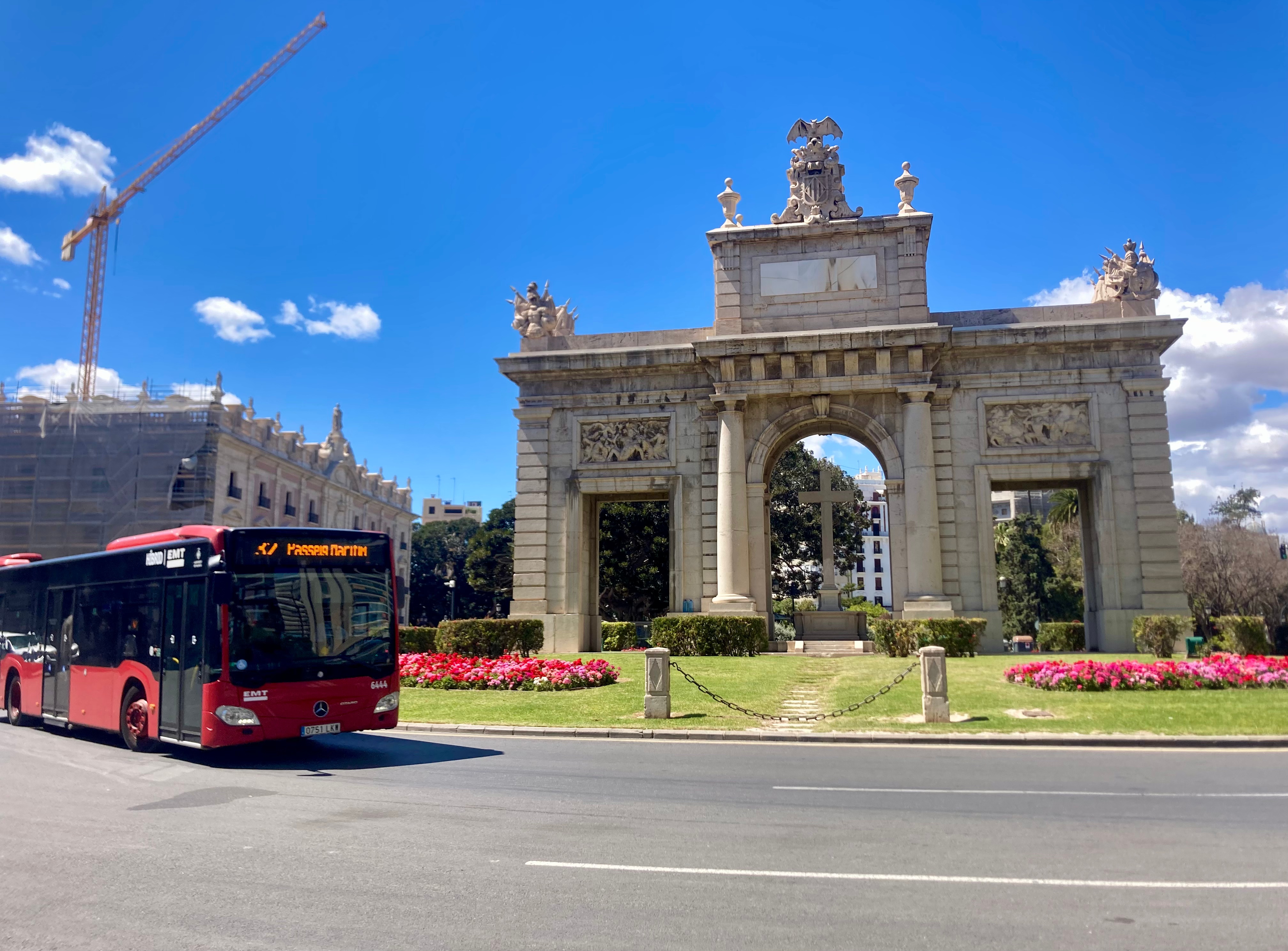 Valencia News: Easter Petals, British Gangsters, and Why the Best Paella Isn’t in Valencia ?