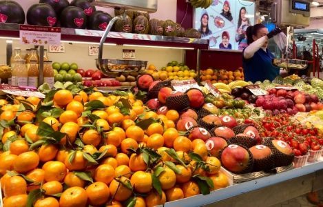 oranges and manges for sale at a local market