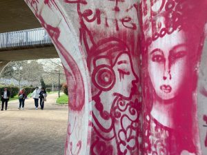 Red graffiti on a wall in the Turia park of Valencia