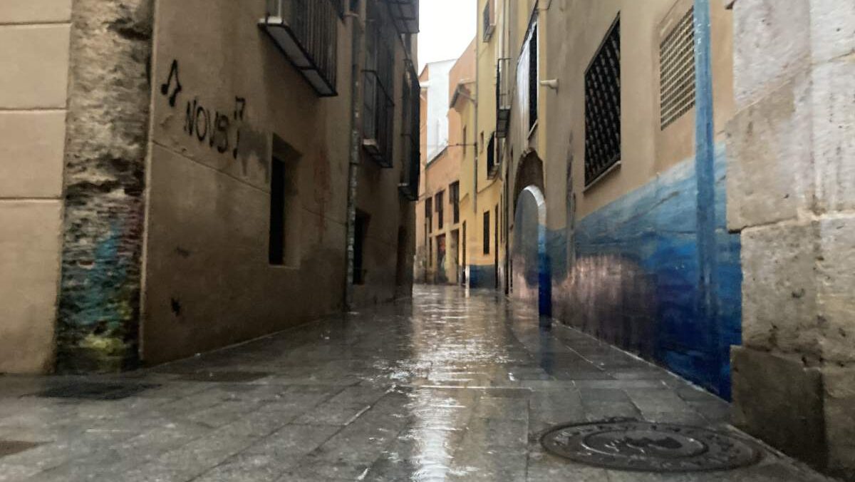 Street art depicting blue flood waters on a rainy steet in Valencia