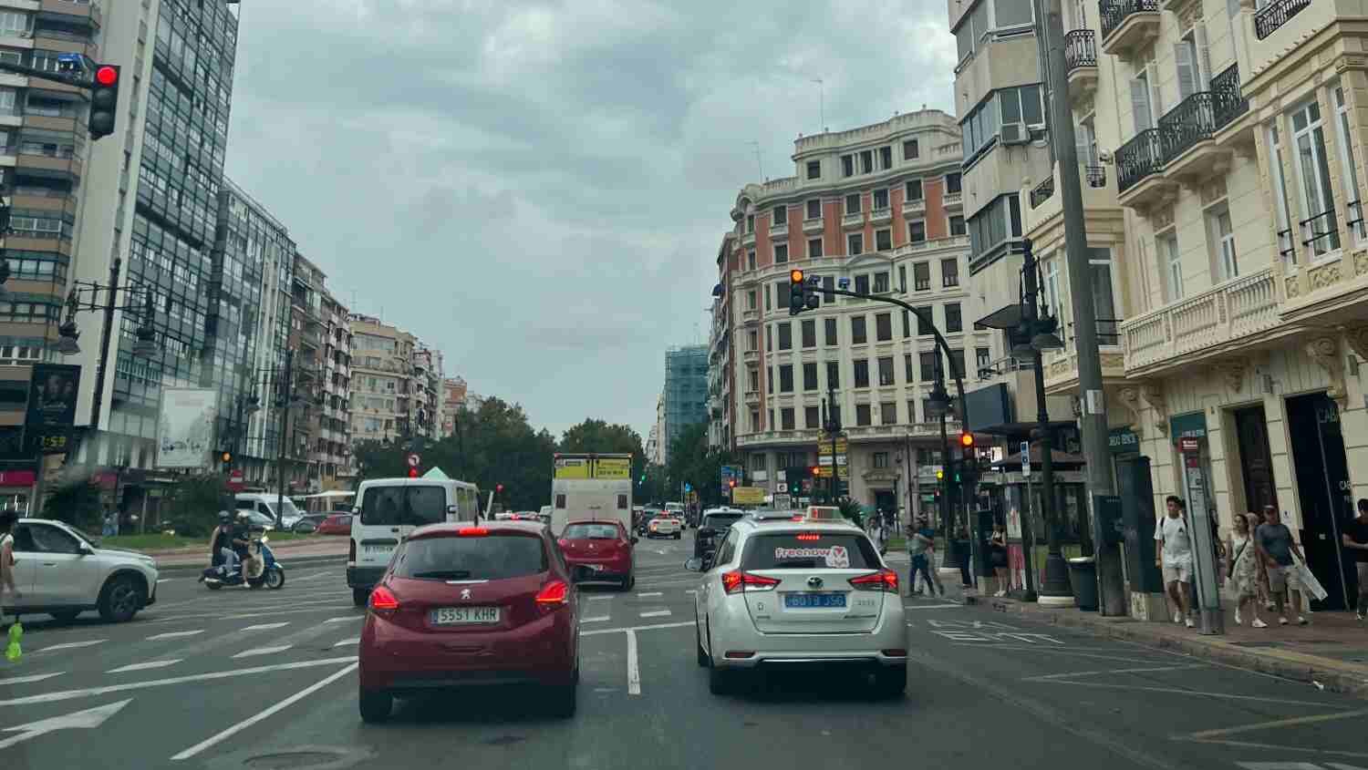 A learner car from an autoescuela on a street in Valencia