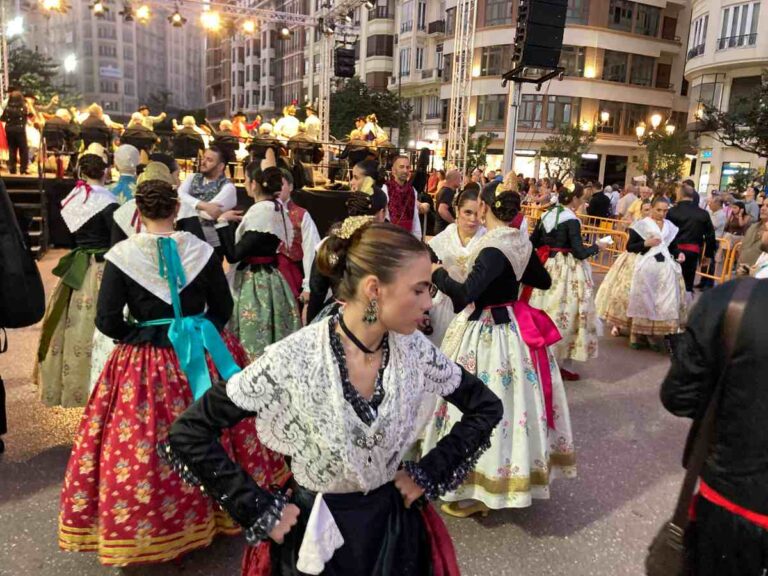 A group of dancers in traditional Valencian dress practice dancing for Nou d'Octubre