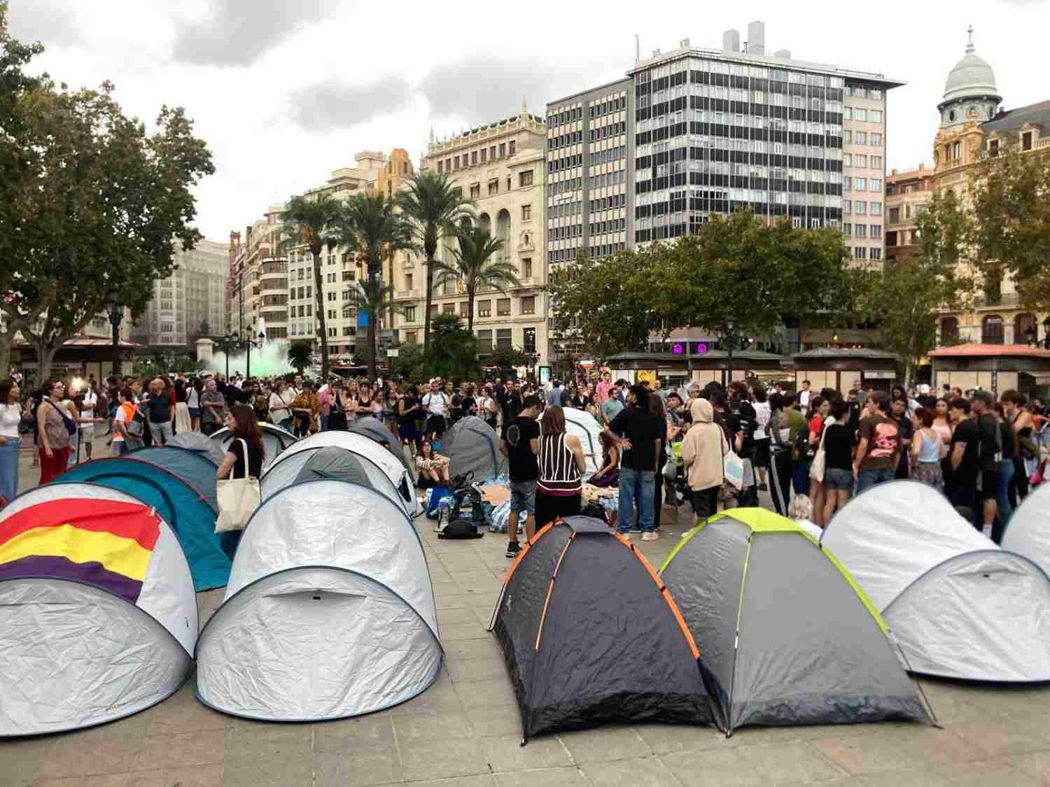 Tents set up in a circle in Valencia's Plaza del Ayuntamiento after the 3 October housing march